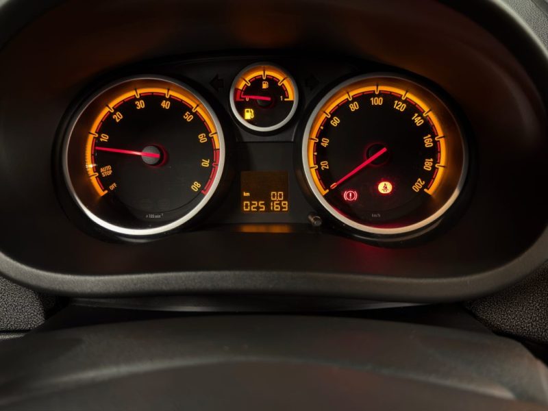 OPEL CORSA IV PHASE 2 COSMO 1.4 TURBO TWINPORT 120 TOIT OUVRANT ECRAN GPS 25 100 Kms - GARANTIE 1 AN