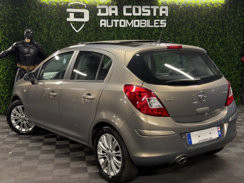 OPEL CORSA IV PHASE 2 COSMO 1.4 TURBO TWINPORT 120 TOIT OUVRANT ECRAN GPS 25 100 Kms - GARANTIE 1 AN