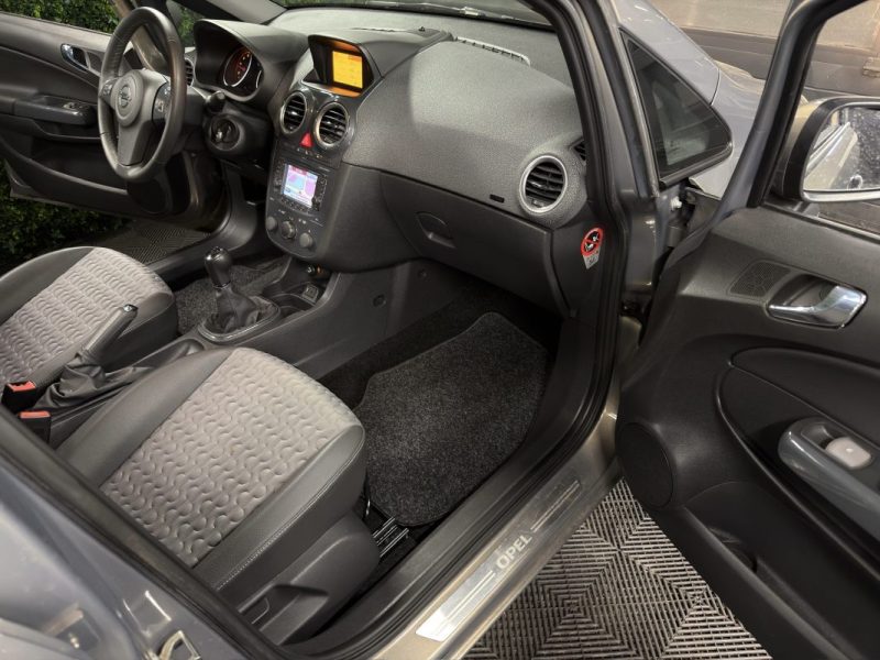 OPEL CORSA IV PHASE 2 COSMO 1.4 TURBO TWINPORT 120 TOIT OUVRANT ECRAN GPS 25 100 Kms - GARANTIE 1 AN
