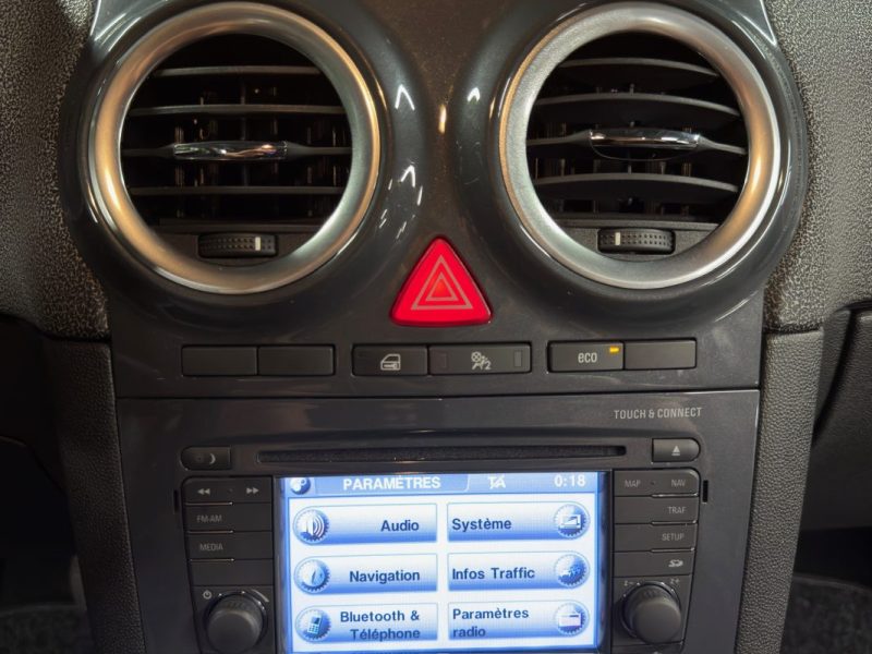 OPEL CORSA IV PHASE 2 COSMO 1.4 TURBO TWINPORT 120 TOIT OUVRANT ECRAN GPS 25 100 Kms - GARANTIE 1 AN