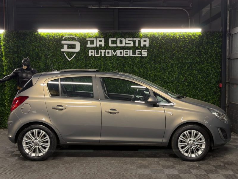OPEL CORSA IV PHASE 2 COSMO 1.4 TURBO TWINPORT 120 TOIT OUVRANT ECRAN GPS 25 100 Kms - GARANTIE 1 AN