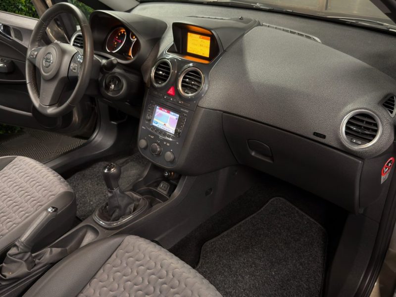 OPEL CORSA IV PHASE 2 COSMO 1.4 TURBO TWINPORT 120 TOIT OUVRANT ECRAN GPS 25 100 Kms - GARANTIE 1 AN