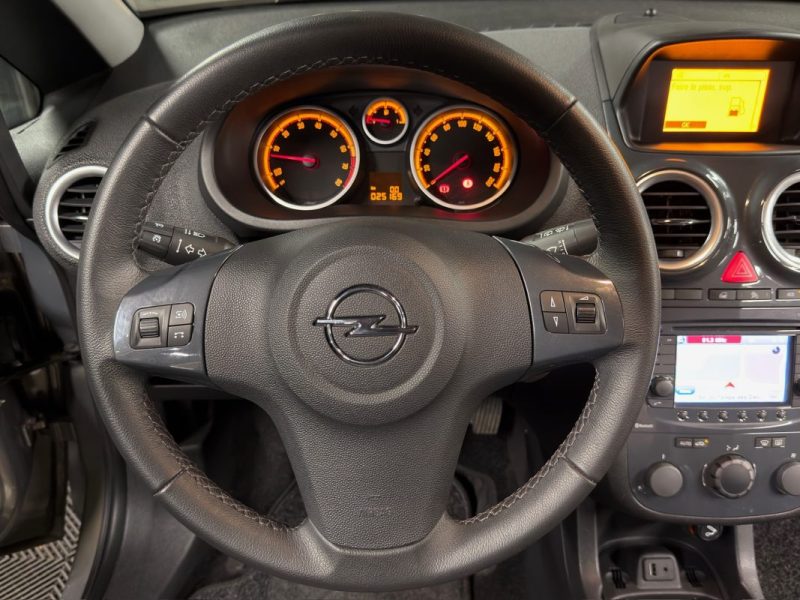 OPEL CORSA IV PHASE 2 COSMO 1.4 TURBO TWINPORT 120 TOIT OUVRANT ECRAN GPS 25 100 Kms - GARANTIE 1 AN