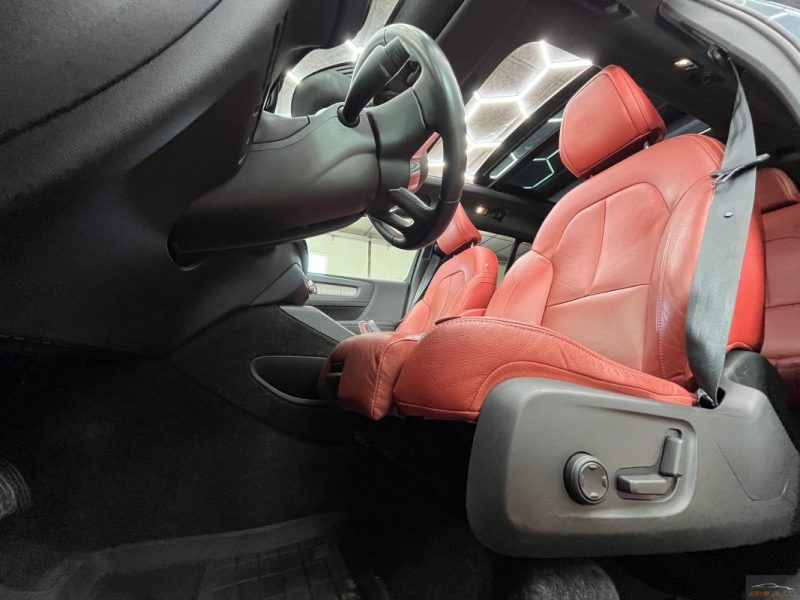 VOLVO XC40 D4 190CH AWD INSCRIPTION LUXE GEARTRONIC 8 TOIT OUVRANT - GARANTIE 12 - 60 MOIS