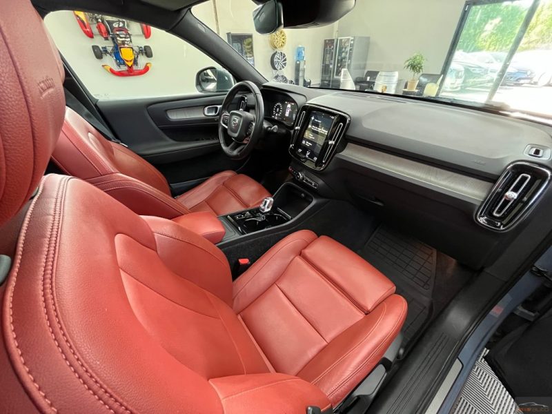 VOLVO XC40 D4 190CH AWD INSCRIPTION LUXE GEARTRONIC 8 TOIT OUVRANT - GARANTIE 12 - 60 MOIS