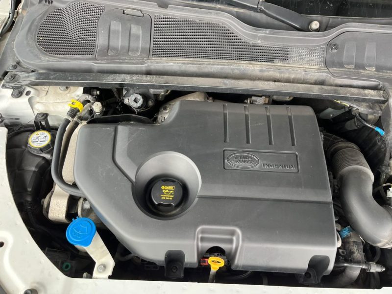 🚙 LAND ROVER Range Rover EVOQUE 2.0 TD4 150 🛞 4x4 📷 Caméra de recul 🔗 Attelage