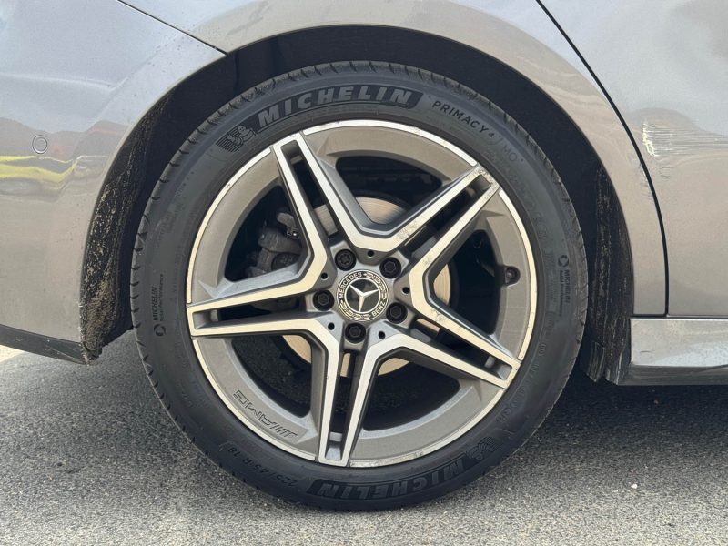 MERCEDES-BENZ Classe A 180d Pack-AMG 1.5 d 8V 7G-DCT 116 cv Boîte auto