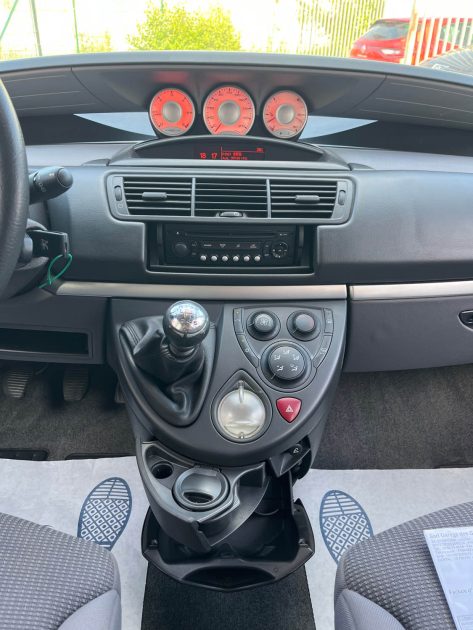 Peugeot 807 2.0 HDi 120 Ch Confort 8 Places Entretien Suivi Garantie 6 Mois