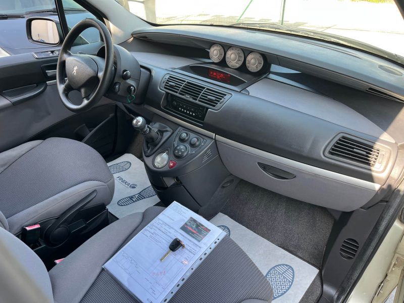 Peugeot 807 2.0 HDi 120 Ch Confort 8 Places Entretien Suivi Garantie 6 Mois