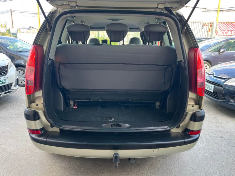Peugeot 807 2.0 HDi 120 Ch Confort 8 Places Entretien Suivi Garantie 6 Mois