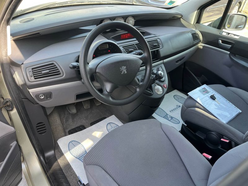 Peugeot 807 2.0 HDi 120 Ch Confort 8 Places Entretien Suivi Garantie 6 Mois