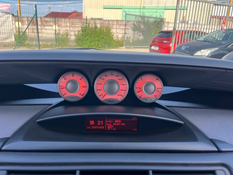 Peugeot 807 2.0 HDi 120 Ch Confort 8 Places Entretien Suivi Garantie 6 Mois