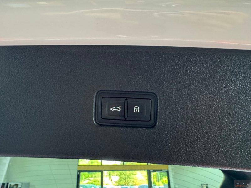 AUDI Q8 55 TFSI e QUATTRO S-LINE 381CH - CAMERA - CARPLAY - JANTES 23" . GARANTIE 12 - 60 MOIS  2021