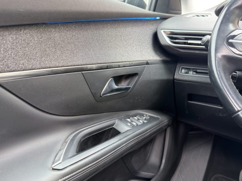 PEUGEOT 5008 II 1.5 BLUEHDI 130 S&S ALLURE EAT8 / TOIT OUVRANT / 7 PLACES
