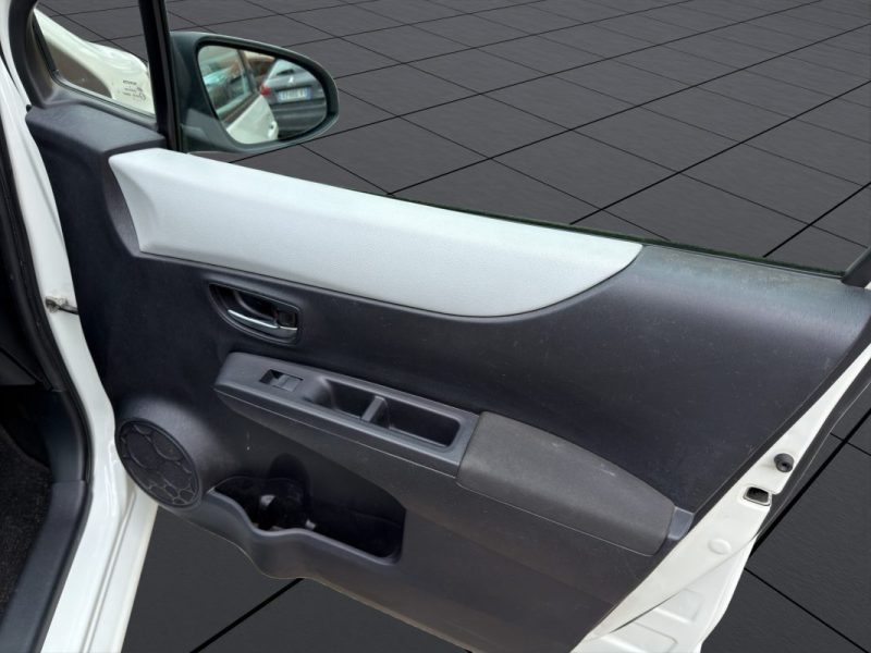 TOYOTA YARIS III HYBRID 100H STYLE