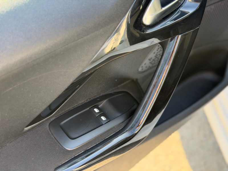 PEUGEOT 208 1.4 HDI 68 ACTIVE - Clim - Bluetooth - Révisée & Garantie 6 Mois