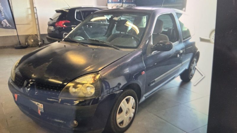 RENAULT CLIO PRIVILEGE 1.4 16V 6CV / 100 CV DIN 2001