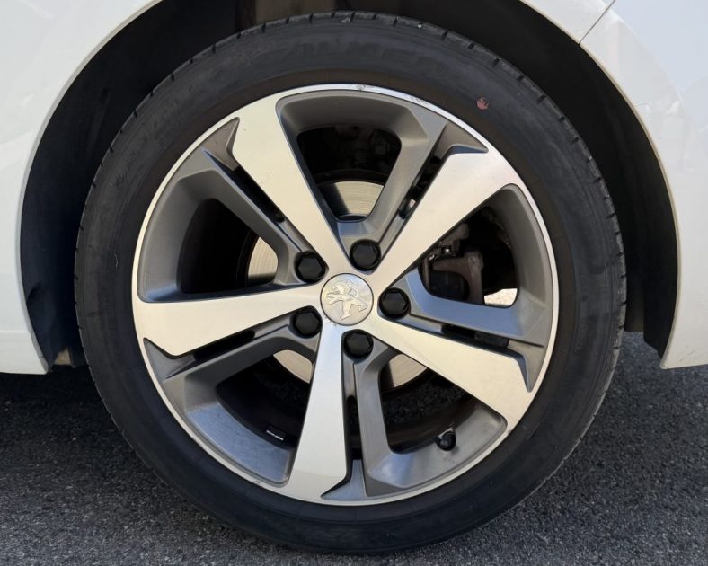 PEUGEOT 308 II SW 2.0 HDI - 150 ch - Sièges Chauffants - Toit Panoramique - Entretient complet
