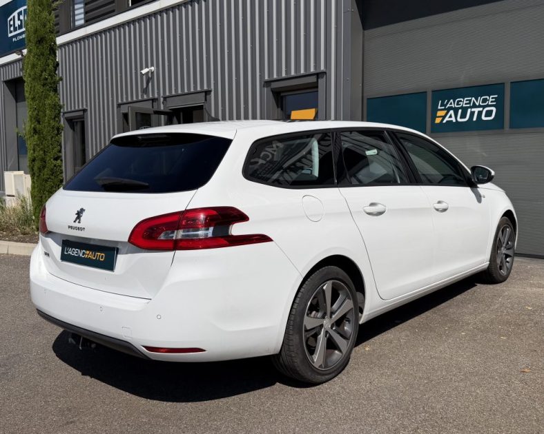PEUGEOT 308 II SW 2.0 HDI - 150 ch - Sièges Chauffants - Toit Panoramique - Entretient complet