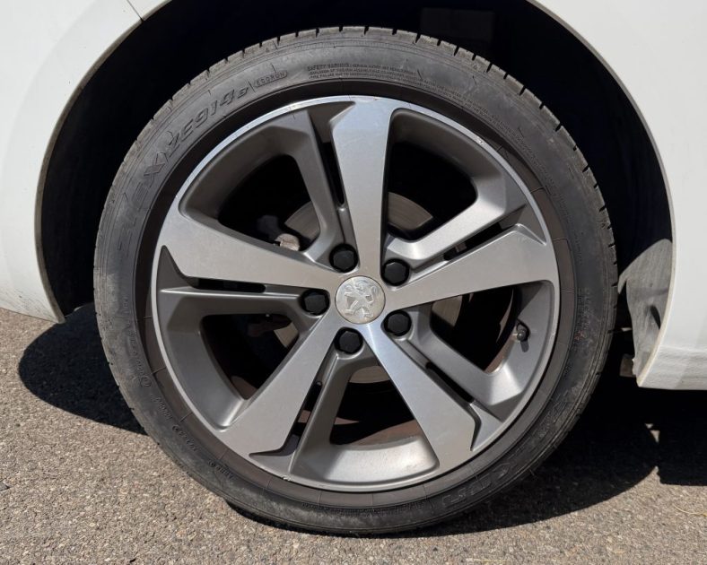 PEUGEOT 308 II SW 2.0 HDI - 150 ch - Sièges Chauffants - Toit Panoramique - Entretient complet