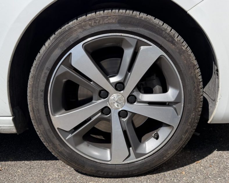 PEUGEOT 308 II SW 2.0 HDI - 150 ch - Sièges Chauffants - Toit Panoramique - Entretient complet