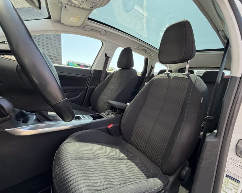 PEUGEOT 308 II SW 2.0 HDI - 150 ch - Sièges Chauffants - Toit Panoramique - Entretient complet