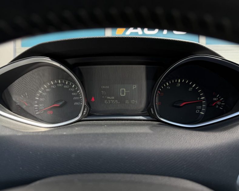 PEUGEOT 308 II SW 2.0 HDI - 150 ch - Sièges Chauffants - Toit Panoramique - Entretient complet