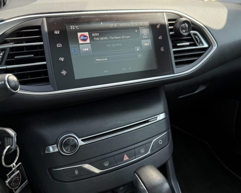 PEUGEOT 308 II SW 2.0 HDI - 150 ch - Sièges Chauffants - Toit Panoramique - Entretient complet