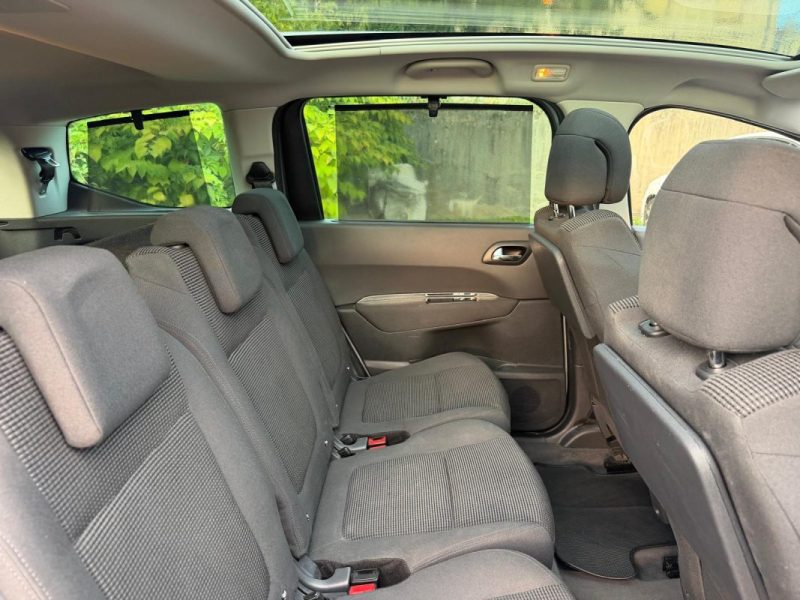 PEUGEOT 5008 - 1.6 115ch HDi ALLURE
