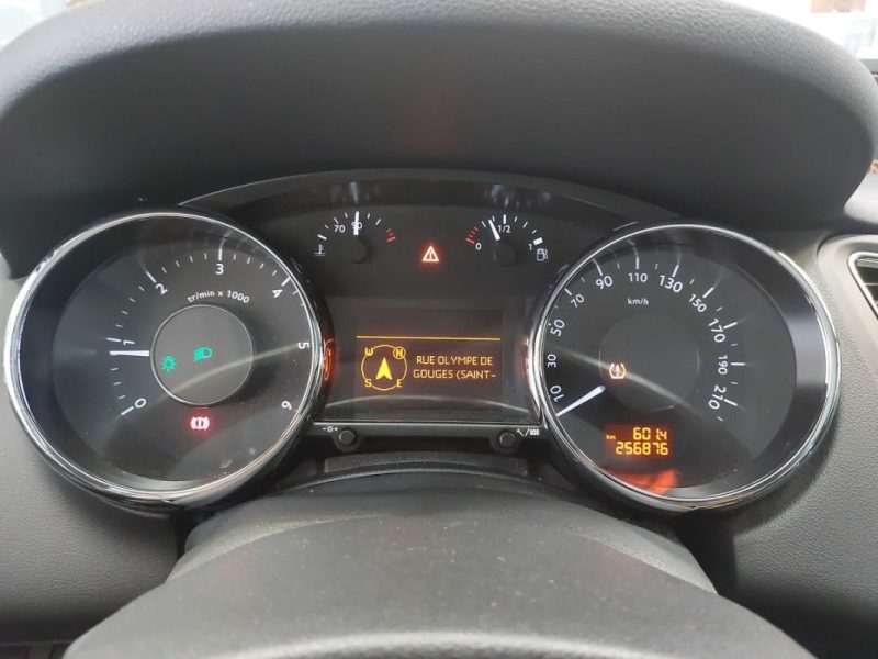 PEUGEOT 5008 - 1.6 115ch HDi ALLURE