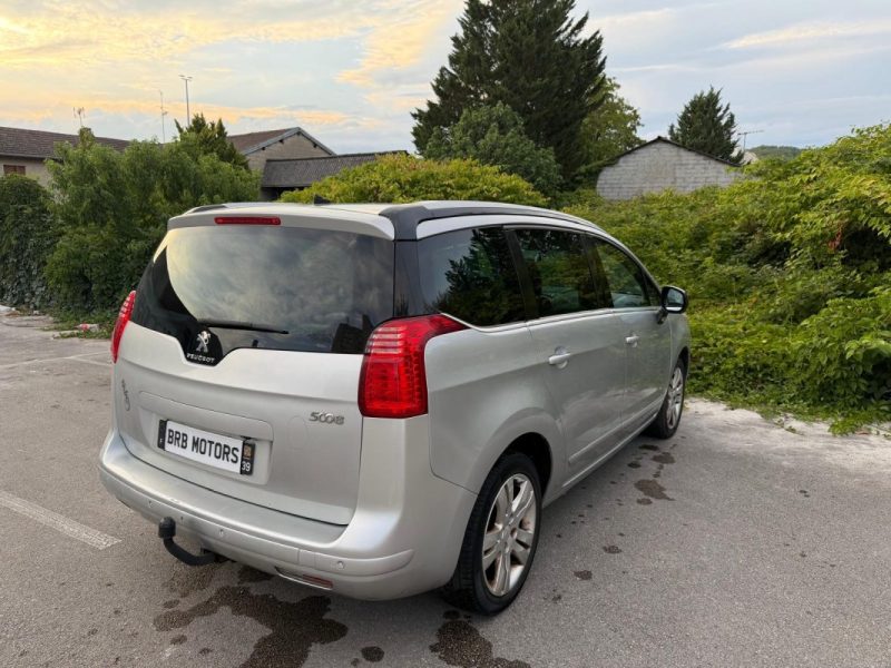 PEUGEOT 5008 - 1.6 115ch HDi ALLURE
