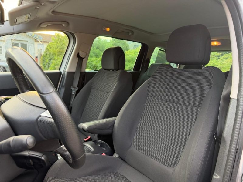 PEUGEOT 5008 - 1.6 115ch HDi ALLURE