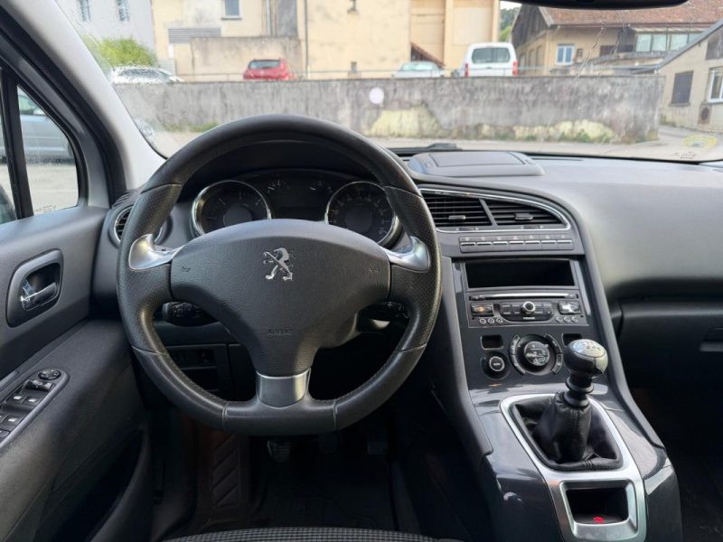 PEUGEOT 5008 - 1.6 115ch HDi ALLURE