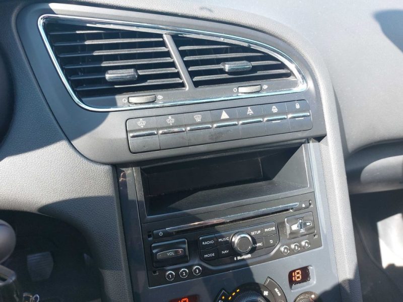 PEUGEOT 5008 - 1.6 115ch HDi ALLURE