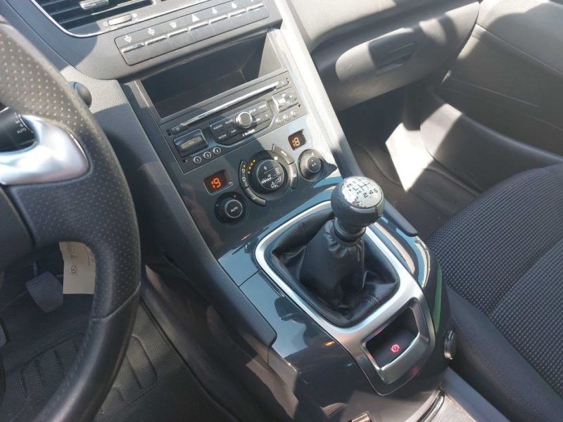 PEUGEOT 5008 - 1.6 115ch HDi ALLURE