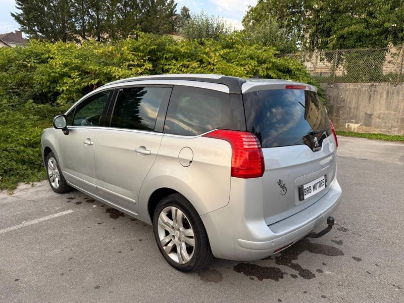 PEUGEOT 5008 - 1.6 115ch HDi ALLURE