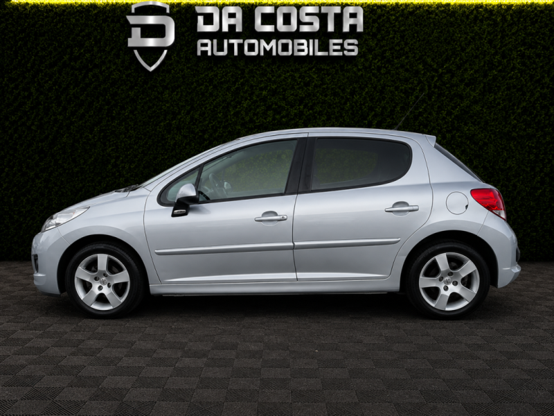 PEUGEOT 207 PHASE 2 FELINE 1.6 HDI 92 Cv TOIT PANORAMIQUE / 5 PORTES - BIEN LIRE L ANNONCE