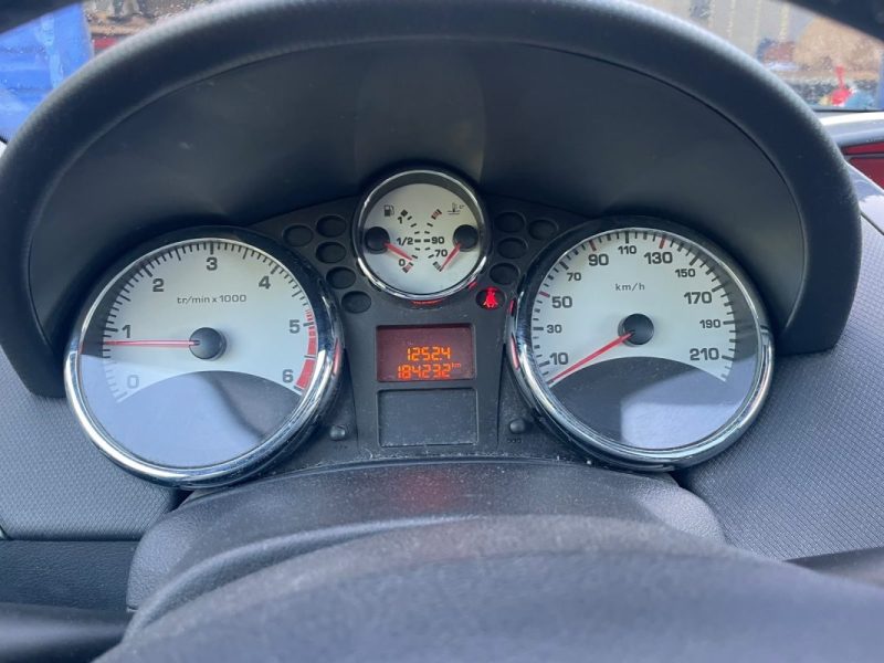 PEUGEOT 207 PHASE 2 FELINE 1.6 HDI 92 Cv TOIT PANORAMIQUE / 5 PORTES - BIEN LIRE L ANNONCE