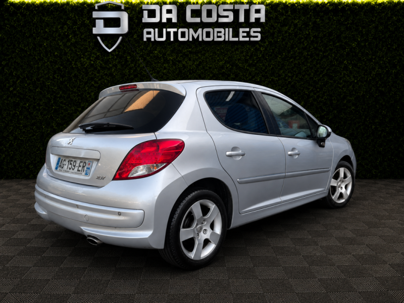 PEUGEOT 207 PHASE 2 FELINE 1.6 HDI 92 Cv TOIT PANORAMIQUE / 5 PORTES - BIEN LIRE L ANNONCE