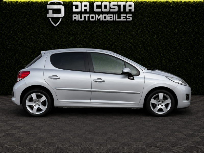 PEUGEOT 207 PHASE 2 FELINE 1.6 HDI 92 Cv TOIT PANORAMIQUE / 5 PORTES - BIEN LIRE L ANNONCE