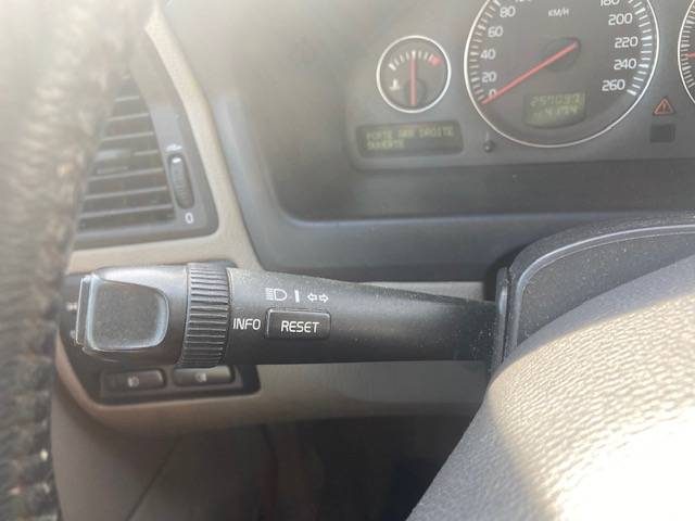 VOLVO S60 2.4L 170 KINETIC BOITE AUTO 5 CYL 2005 HAUT DAE GAMME