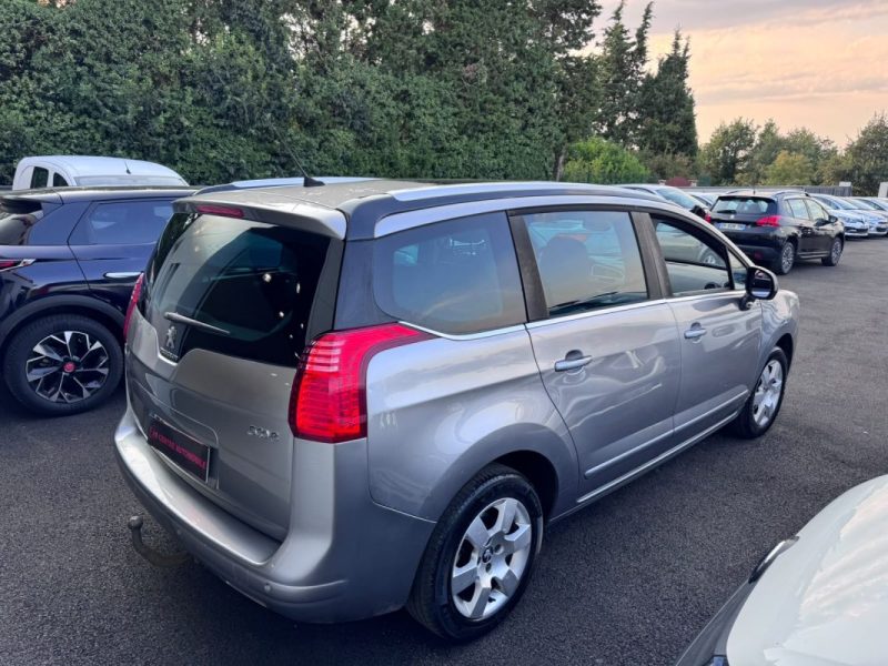PEUGEOT 5008 1.6 HDI 120cv PHASE 2 STYLE ALLURE/ 1 ERE MAIN / 7 PLACES / TOIT PANORAMIQUE / GPS 
