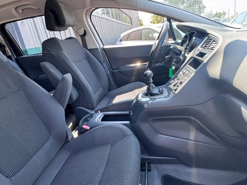 PEUGEOT 5008 1.6 HDI 120cv PHASE 2 STYLE ALLURE/ 1 ERE MAIN / 7 PLACES / TOIT PANORAMIQUE / GPS 
