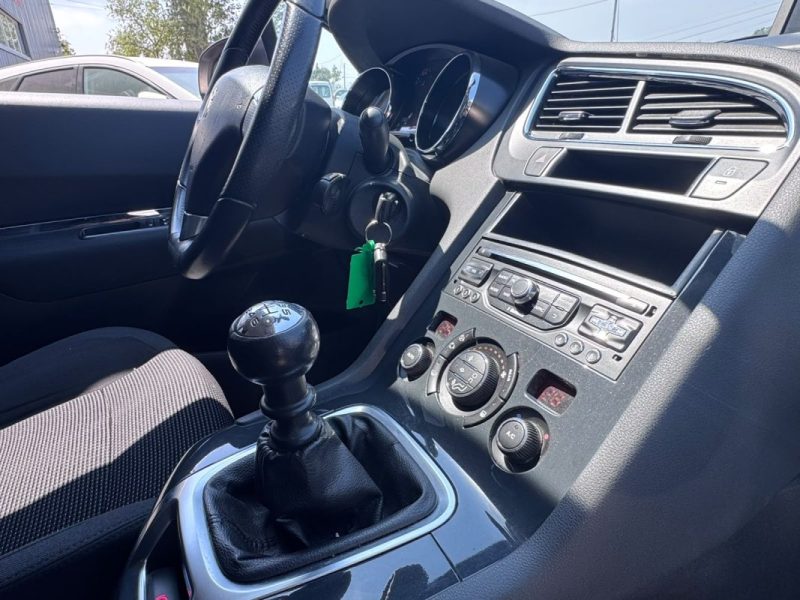 PEUGEOT 5008 1.6 HDI 120cv PHASE 2 STYLE ALLURE/ 1 ERE MAIN / 7 PLACES / TOIT PANORAMIQUE / GPS 