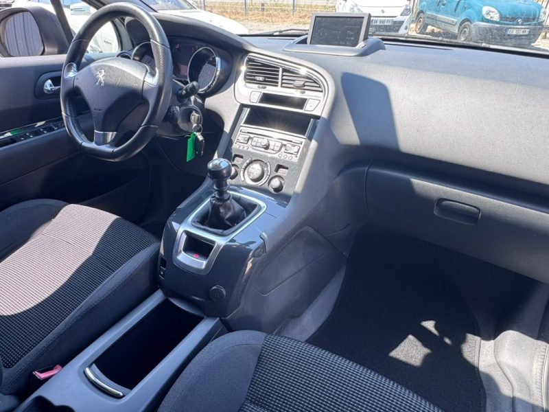 PEUGEOT 5008 1.6 HDI 120cv PHASE 2 STYLE ALLURE/ 1 ERE MAIN / 7 PLACES / TOIT PANORAMIQUE / GPS 