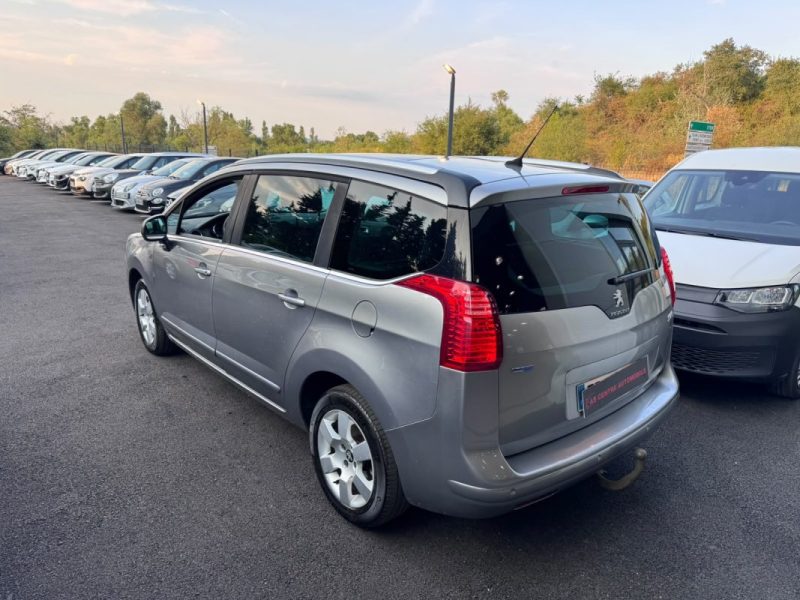 PEUGEOT 5008 1.6 HDI 120cv PHASE 2 STYLE ALLURE/ 1 ERE MAIN / 7 PLACES / TOIT PANORAMIQUE / GPS 