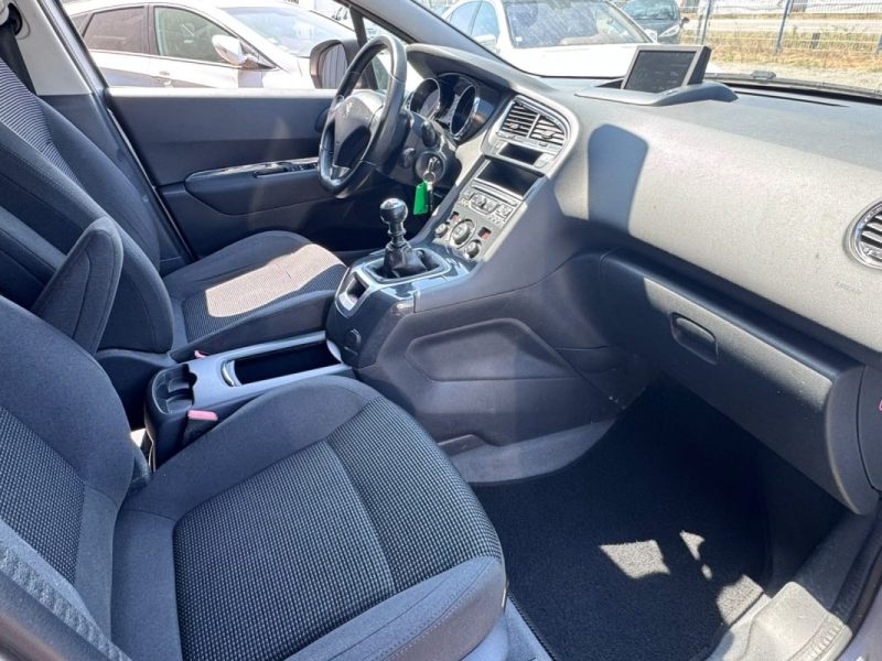 PEUGEOT 5008 1.6 HDI 120cv PHASE 2 STYLE ALLURE/ 1 ERE MAIN / 7 PLACES / TOIT PANORAMIQUE / GPS 