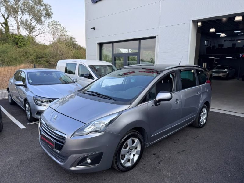 PEUGEOT 5008 1.6 HDI 120cv PHASE 2 STYLE ALLURE/ 1 ERE MAIN / 7 PLACES / TOIT PANORAMIQUE / GPS 
