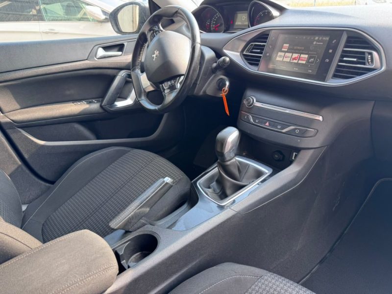 PEUGEOT 308 II 1.2 110cv  ALLURE / DISTRIBUTION NEUF / GARANTIE 