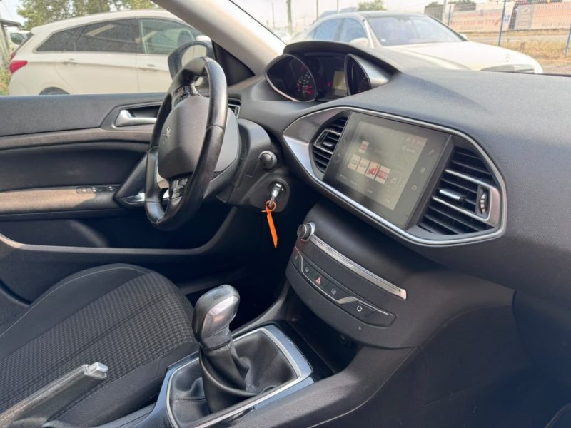 PEUGEOT 308 II 1.2 110cv  ALLURE / DISTRIBUTION NEUF / GARANTIE 